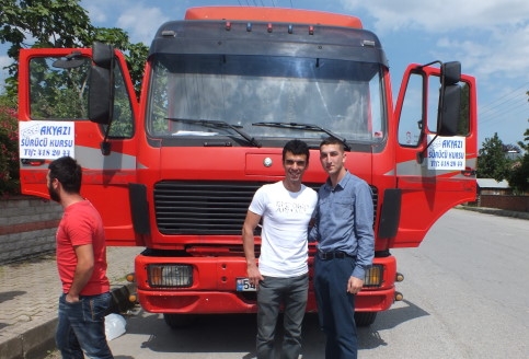 Dünya SüperSport Şampiyonu Kenan Sofuoğlu Tır Direksiyonuna Geçti.