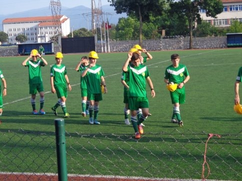 Akyazı Akınspor Sahaya Baretlerle Çıktı