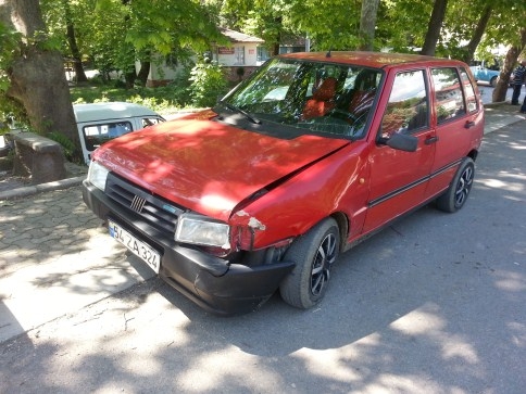 Virajı Alamayan Otomobil Kaza Yaptı