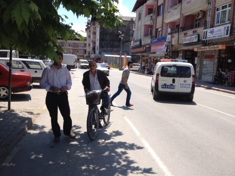 Virajda Şekil Yaparken Kontrolden Çıkarak Yaşlı Amcayı Ezdi