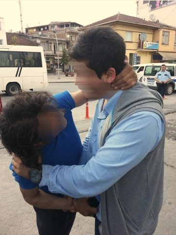 Cami Avlusunda Yabancı Madde Kullanan Gence Polis Müdahalesi 
