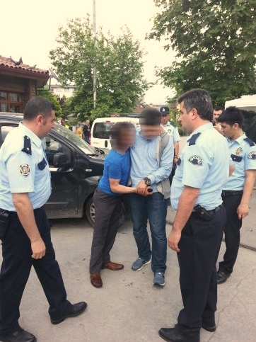 Cami Avlusunda Yabancı Madde Kullanan Gence Polis Müdahalesi 
