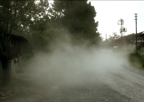 Yoldan Kalkan Toz Mahe Sakinlerini İsyan Ettirdi.