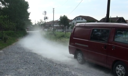 Yoldan Kalkan Toz Mahe Sakinlerini İsyan Ettirdi.