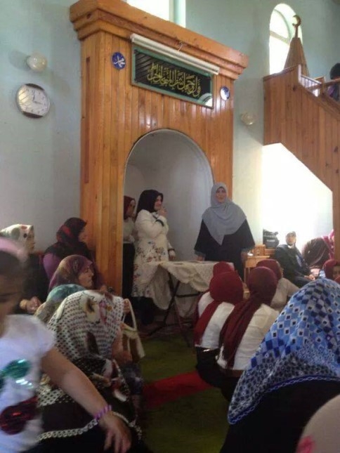 Akyazı Ak Parti Kadın Kolları Hatim Cemiyetinde Hediye Dağıttı