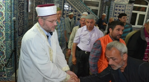 Akyazı'da da Miraç Kandili camilerde huşu içinde kutlandı