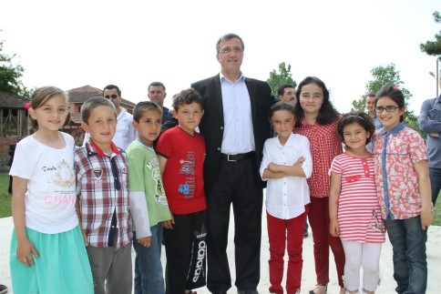 Üniversite Öğrencilerinden Okul Güzelleştirme Çalışmaları