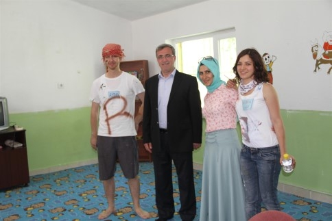 Üniversite Öğrencilerinden Okul Güzelleştirme Çalışmaları