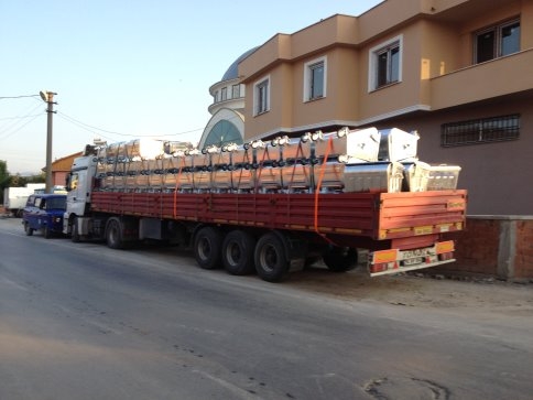 TIR dolusu Çöp Konteyneri Geldi