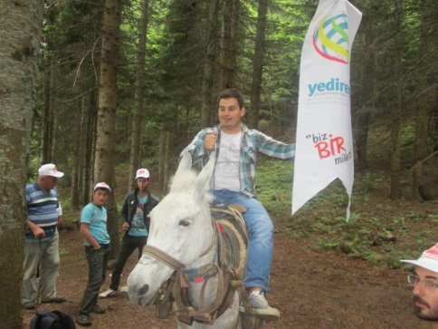 Yedirenk Uluslararası Öğrenci Derneği Yürüyüş Düzenledi.