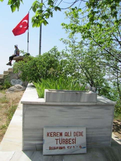 Yedirenk Uluslararası Öğrenci Derneği Yürüyüş Düzenledi.