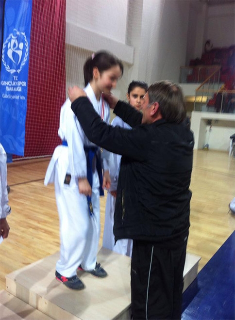 İsviçre’den 8 Madalya 