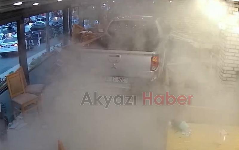 Restorana Aracın girme Anı VİDEO