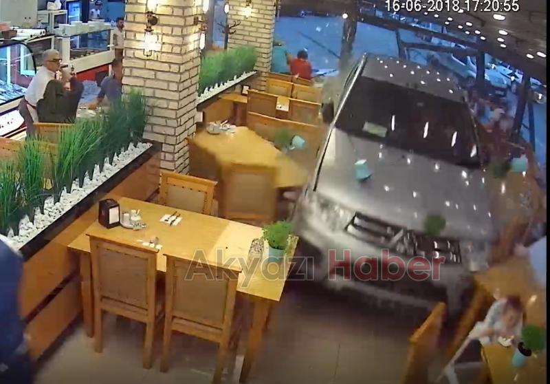 Restorana Aracın girme Anı VİDEO