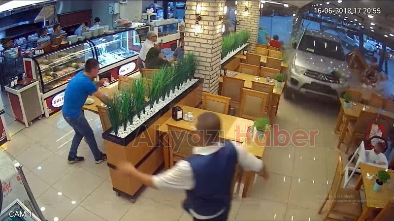 Restorana Aracın girme Anı VİDEO