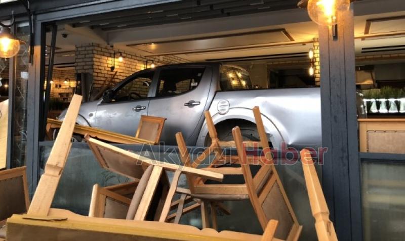 Restorana Aracın girme Anı VİDEO