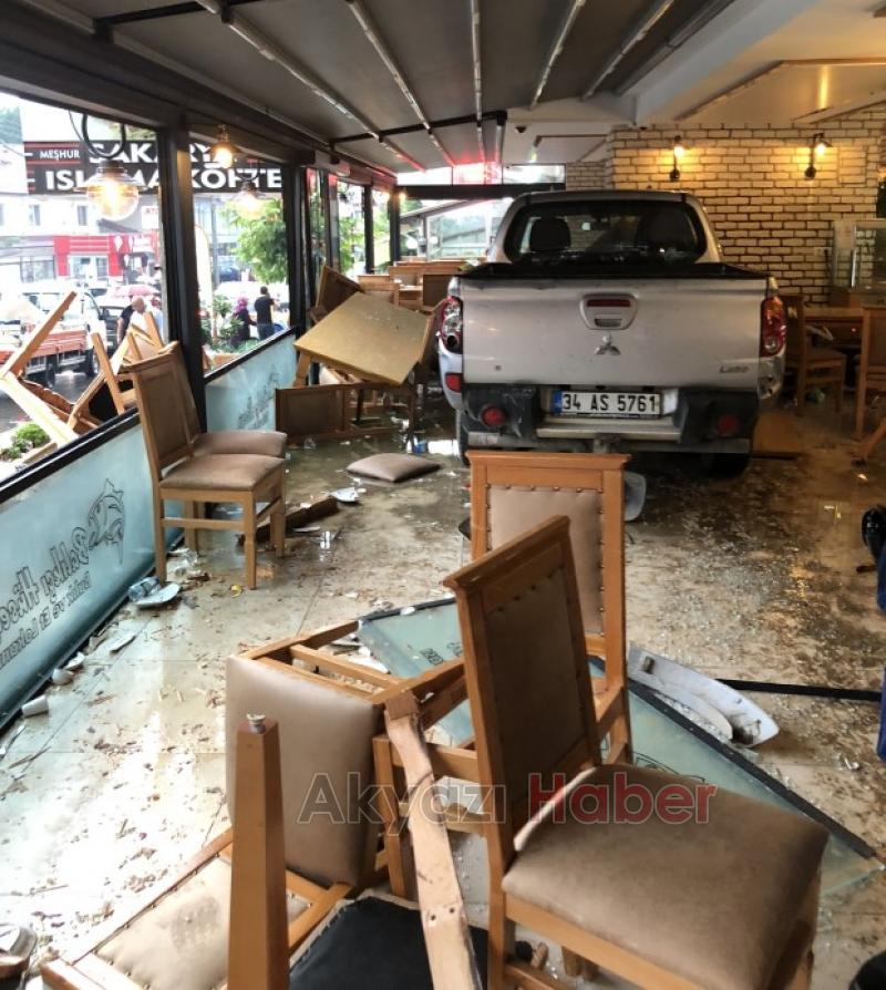 Restorana Aracın girme Anı VİDEO