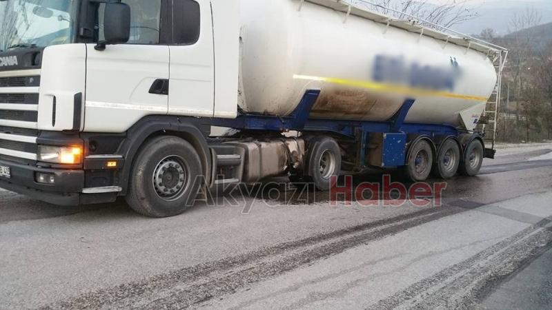 Rögar Kapağı Tır’ın Yakıt Deposunu Deldi