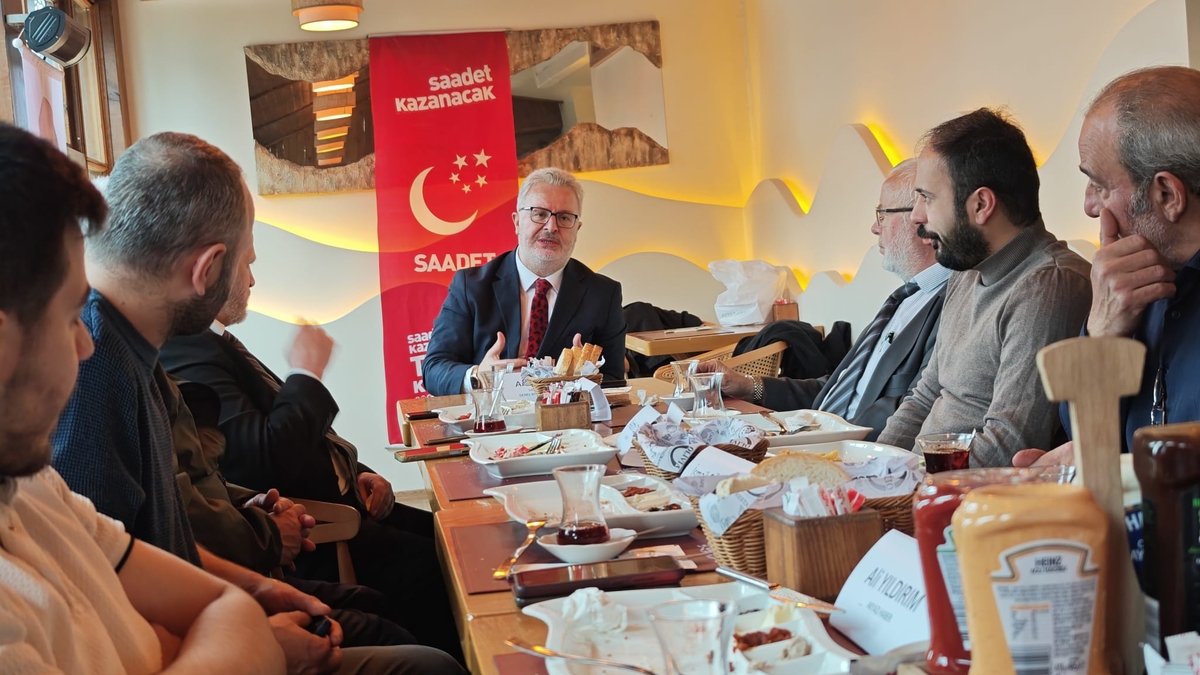 Saadet Partili Ateş Akyazı'da açıklamalarda bulundu