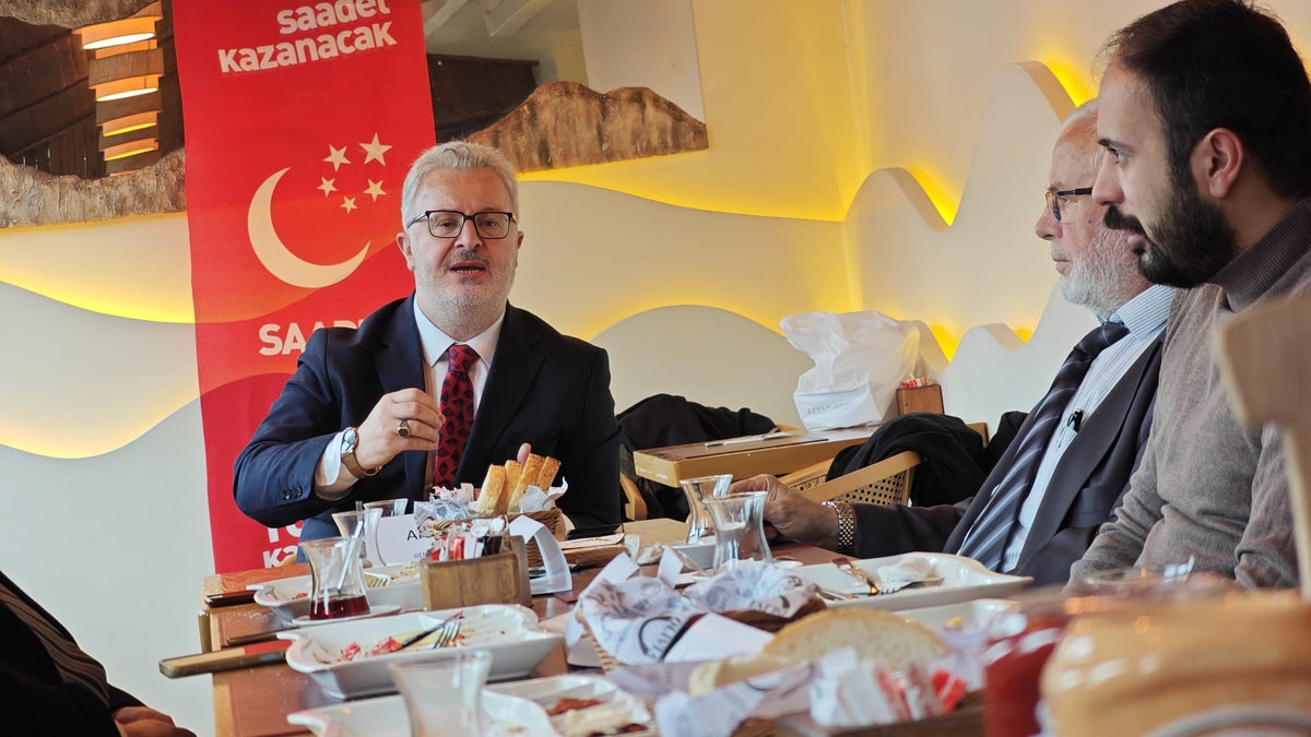 Saadet Partili Ateş Akyazı'da açıklamalarda bulundu