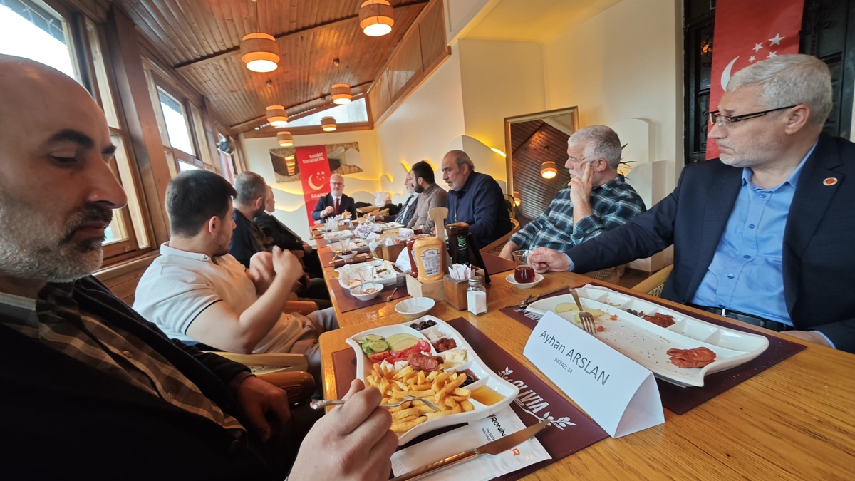 Saadet Partili Ateş Akyazı'da açıklamalarda bulundu