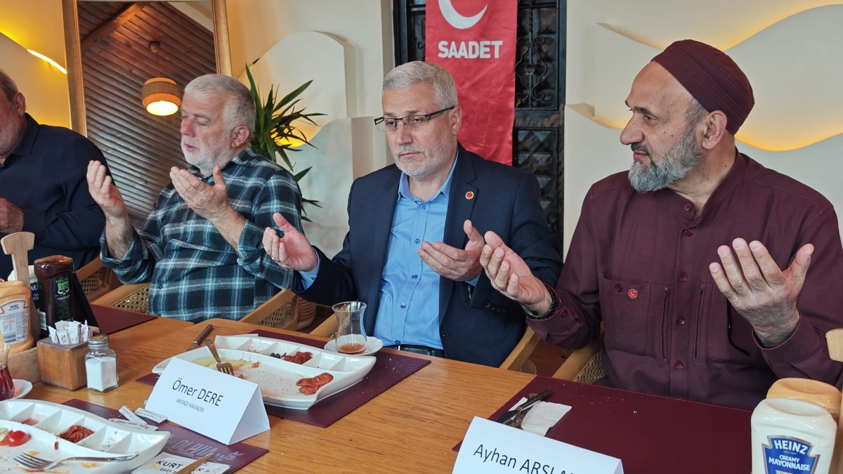 Saadet Partili Ateş Akyazı'da açıklamalarda bulundu