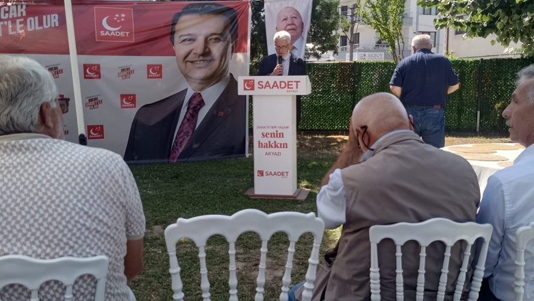 Saadet Partisi Akyazı ilçe Başkanı Zekeriya Alan mazbatasını aldı