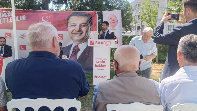 Saadet Partisi Akyazı ilçe Başkanı Zekeriya Alan mazbatasını aldı