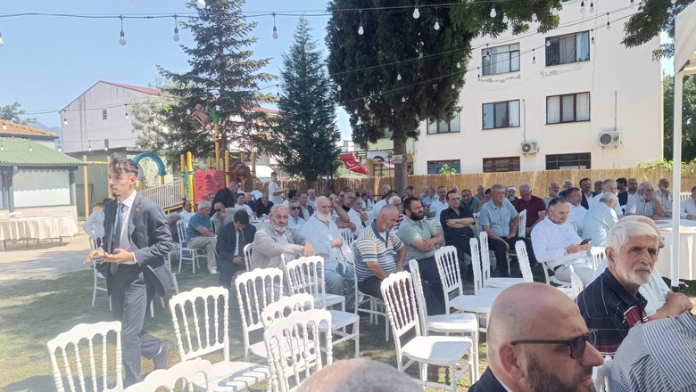 Saadet Partisi Akyazı ilçe Başkanı Zekeriya Alan mazbatasını aldı