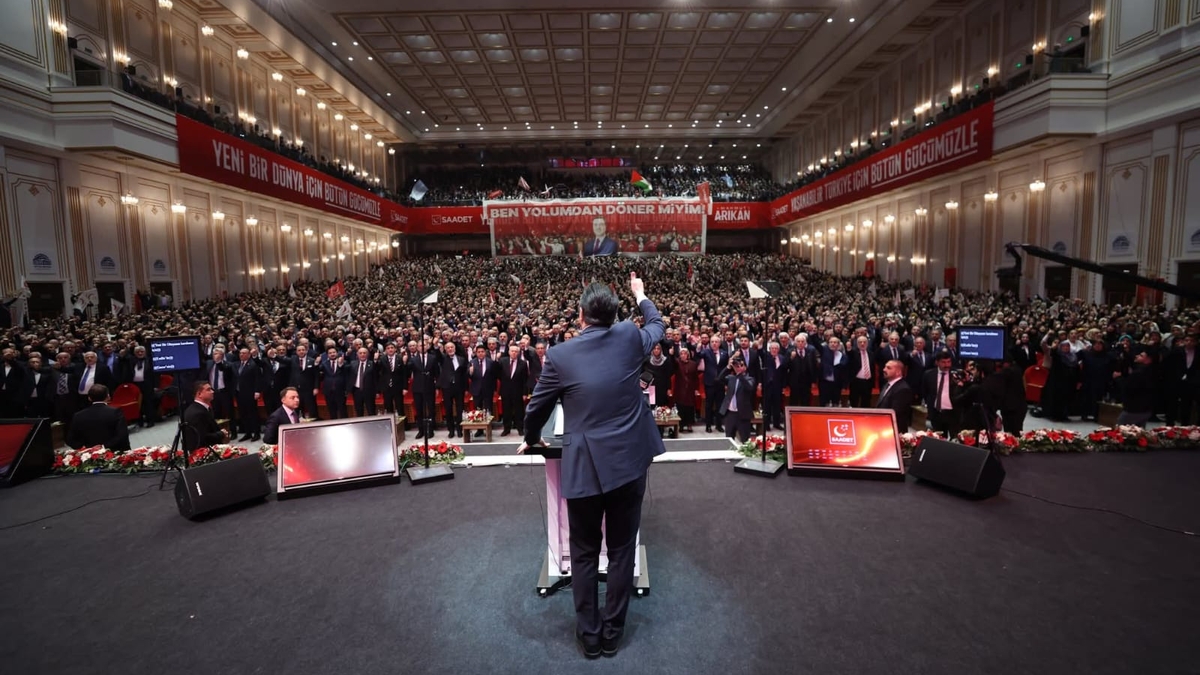 Saadet Partisi Akyazı Teşkilatı Türkiye Divan Toplantısı’na katıldı