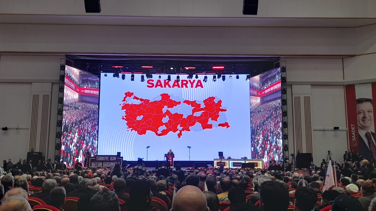 Saadet Partisi Akyazı Teşkilatı Türkiye Divan Toplantısı’na katıldı