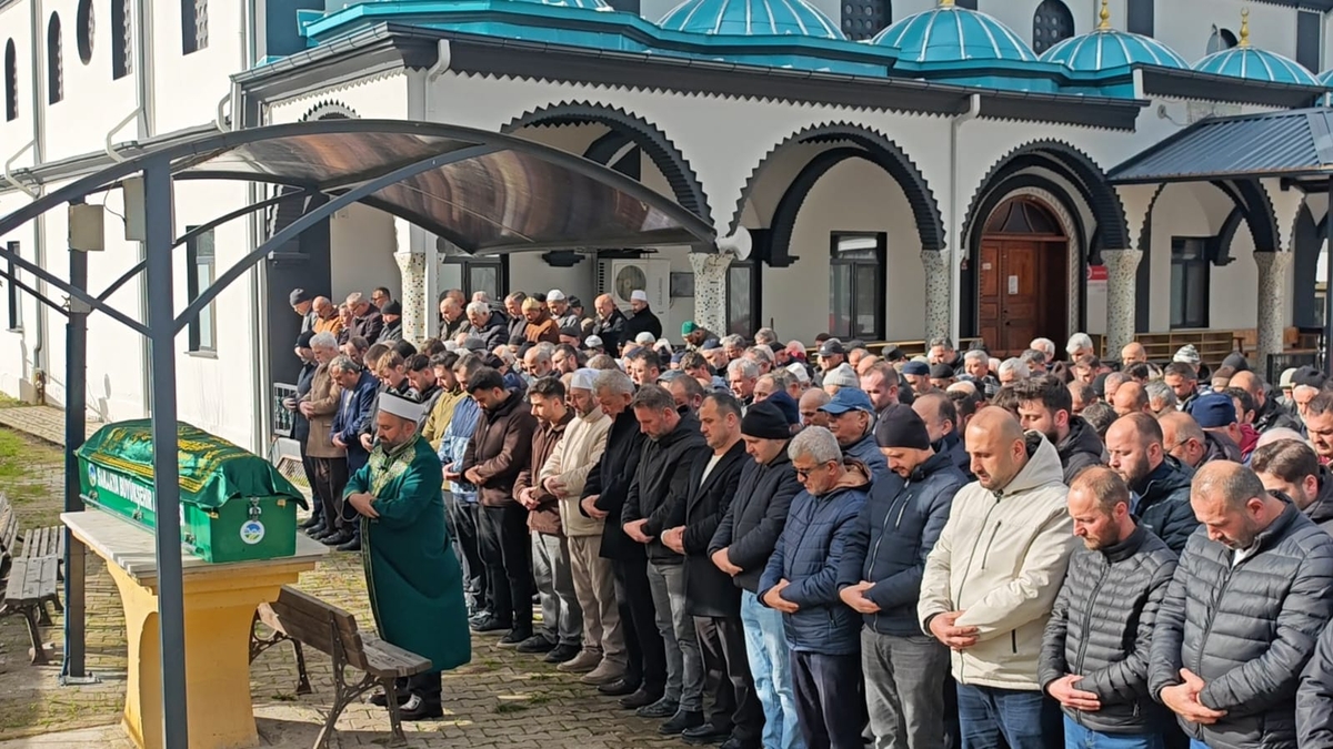 Sabahattin Öz Dualarla Son Yolculuğuna Uğurlandı 