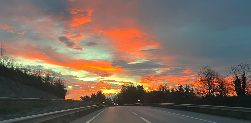 Sabahın ilk ışıklarıyla kartpostallık manzara