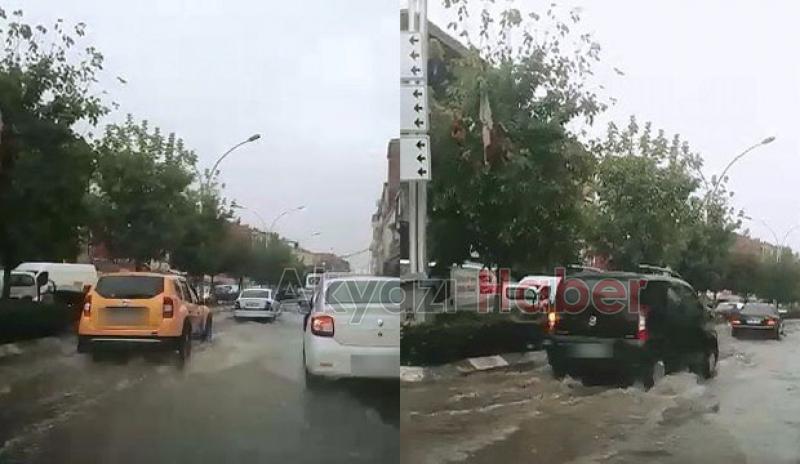 Sağanak yağış sonrası yollar göle döndü