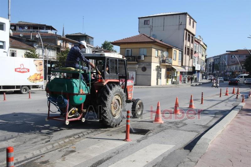 SAĞLIK İŞLERİ EKİPLERİ GECE İLAÇLAMA MESAİSİNE BAŞLADI
