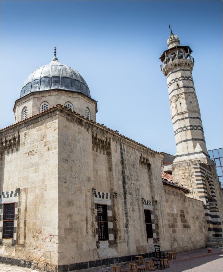 Sahabelerin ve evliyaların manevi iklimine bir yolculuğa çıkmaya ne dersiniz