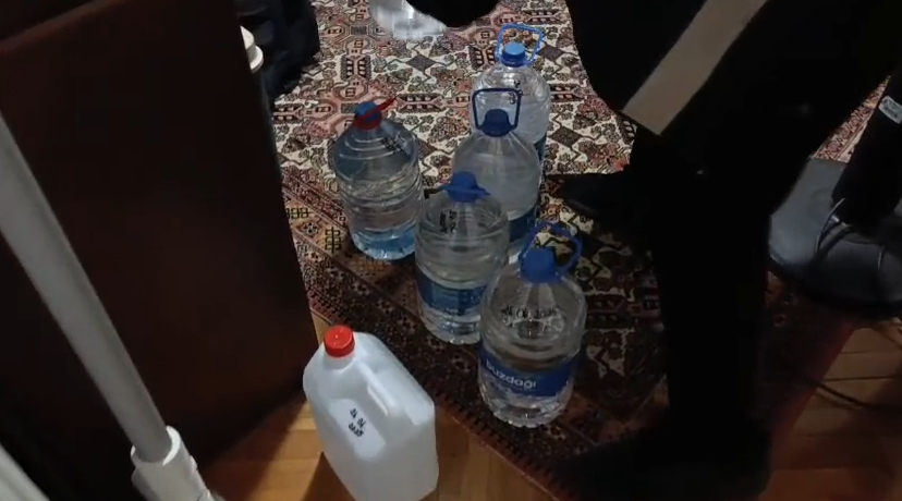 Sahte içki imalathanesine baskın kamerada