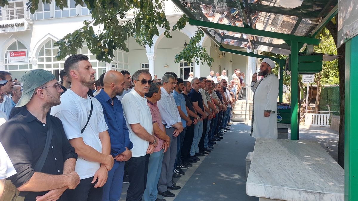 Saime Ayvacıoğlu Dualarla Toprağa Verildi
