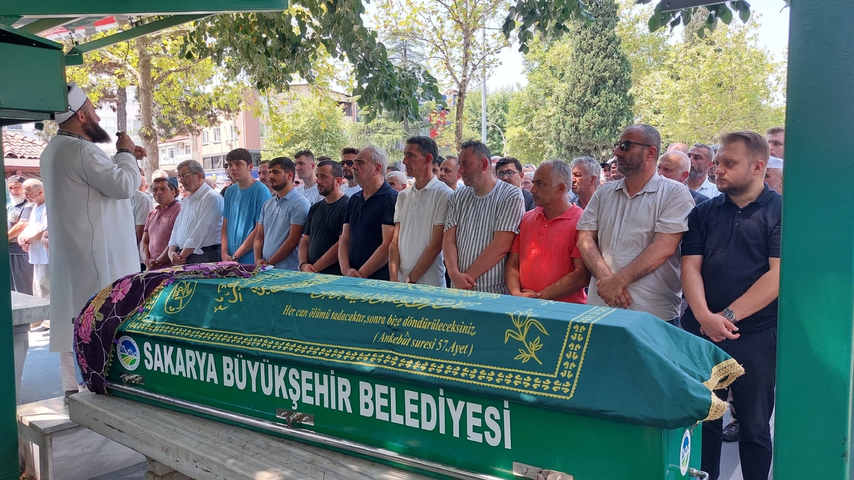 Saime Ayvacıoğlu Dualarla Toprağa Verildi