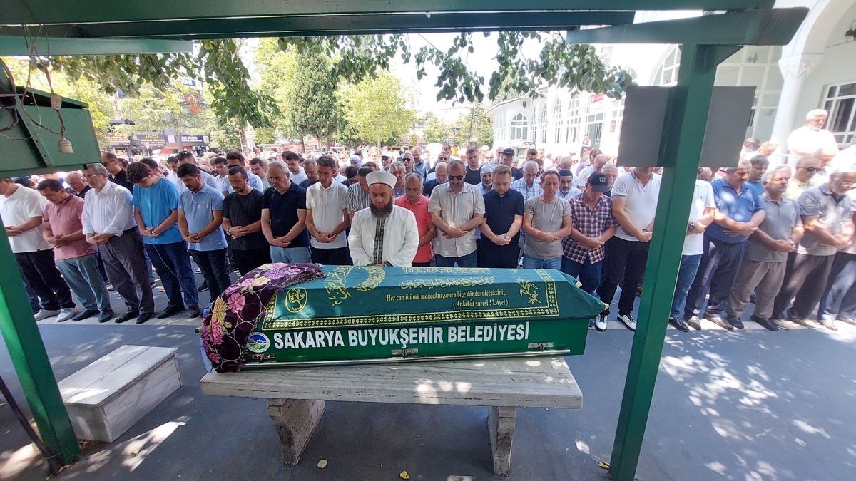 Saime Ayvacıoğlu Dualarla Toprağa Verildi
