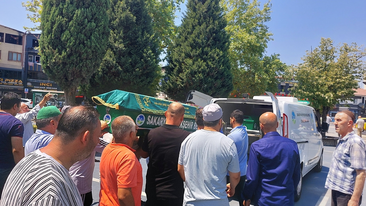 Saime Ayvacıoğlu Dualarla Toprağa Verildi