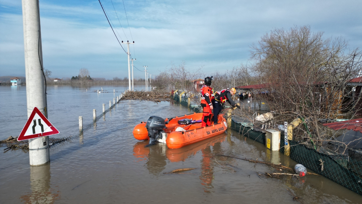 Sakarya AFAD ekibi taşının yaşanan Edirne'de