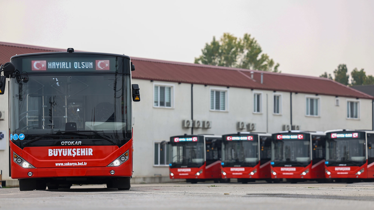 Sakarya Büyükşehir 5 yeni metrobüs daha aldı