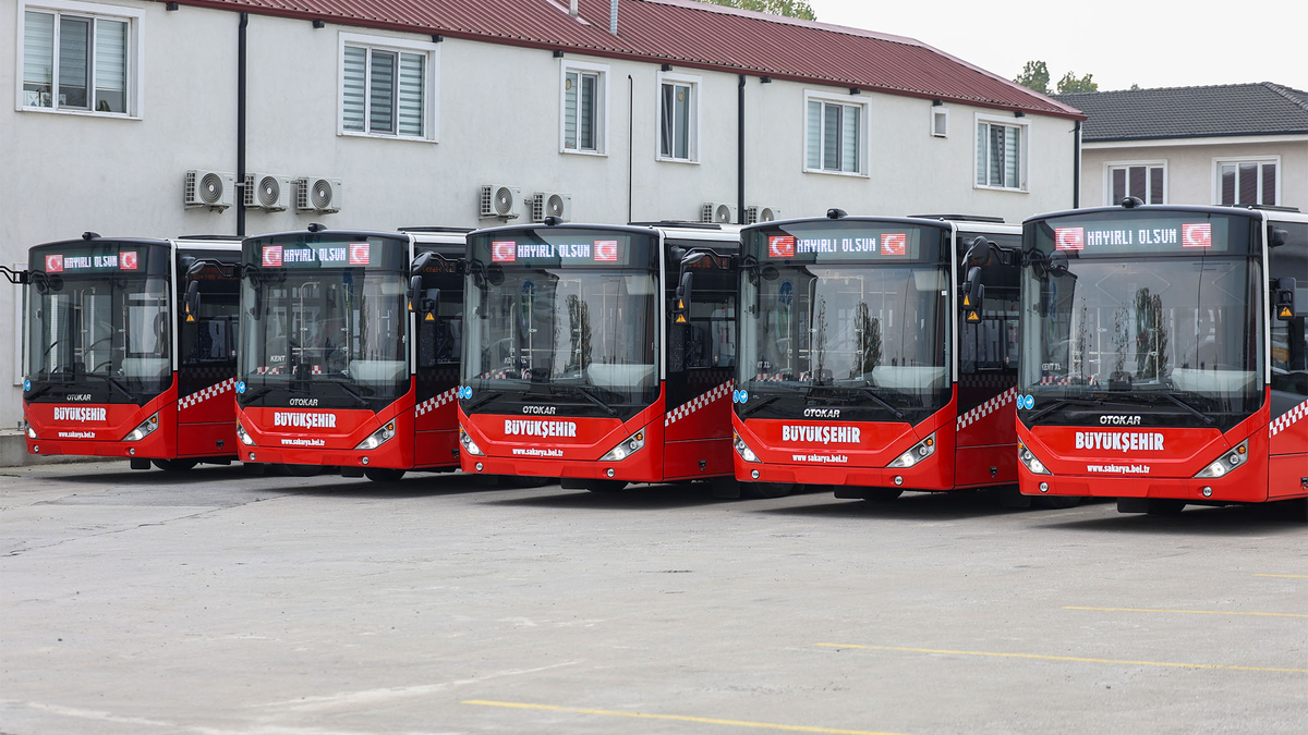Sakarya Büyükşehir 5 yeni metrobüs daha aldı
