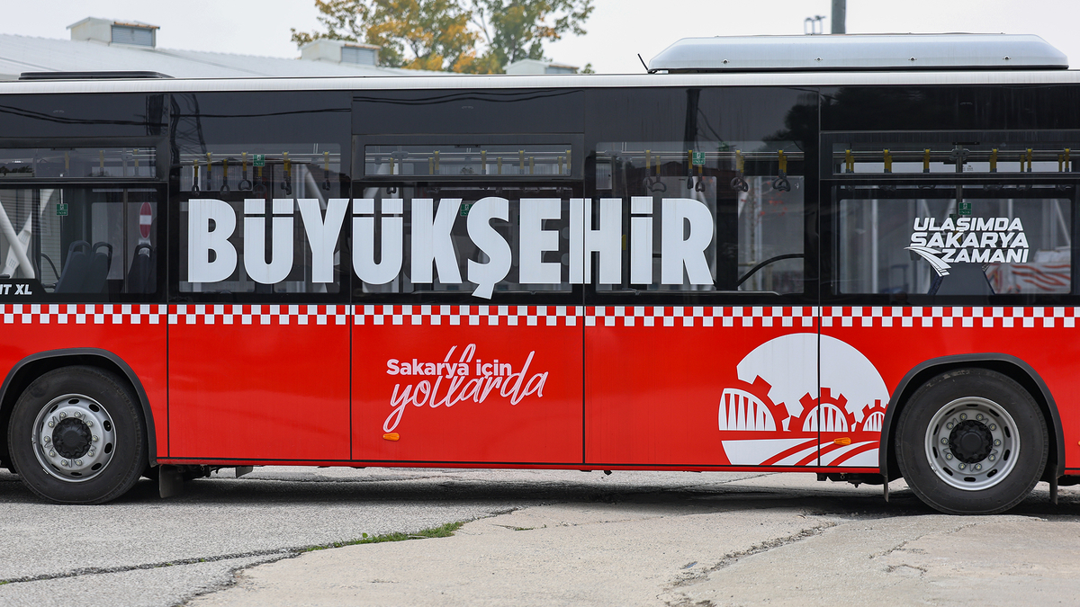 Sakarya Büyükşehir 5 yeni metrobüs daha aldı