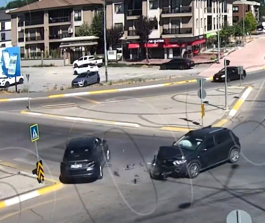Sakarya'da 11 ayrı kazanın görüntüleri paylaşıldı; İşte o anlar