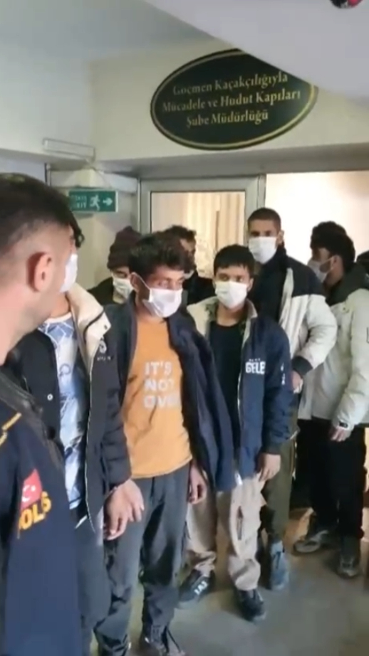 Sakarya'da 18 kaçak Afgan yakalandı