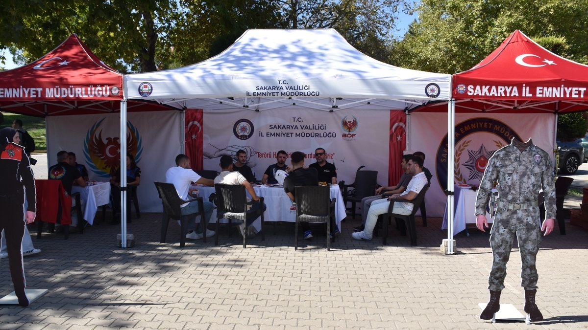 Sakarya'da 5 üniversiteliye güvenlik bilinci kazandırıldı