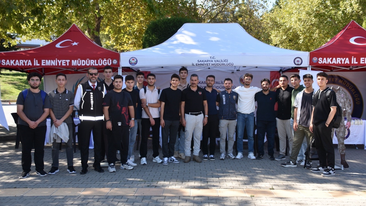 Sakarya'da 5 üniversiteliye güvenlik bilinci kazandırıldı