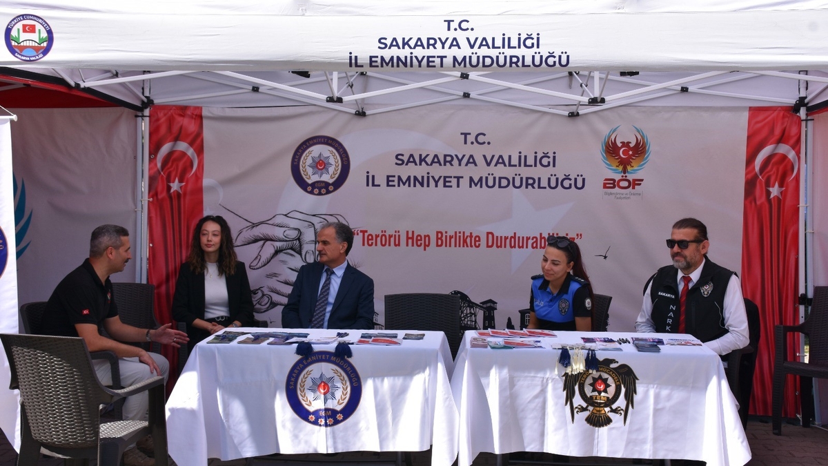 Sakarya'da 5 üniversiteliye güvenlik bilinci kazandırıldı
